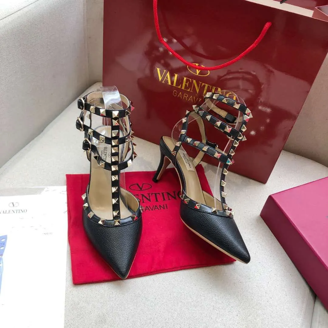 👟👟Ex-factory price 400👟👟 Genuine leather sole +30 Available all year round🎁[Black pebbled leather series] Heel height: 9.5cm+6.5cm. Valentino is a global haute couture and ready-to-wear luxury brand. Valentino is timeless and never goes out of style. Sheepskin feet, lining 🎁34 to 40/41/42 sizes, ready stock. Original last from the counter, regular bottom [red envelope] genuine leather outsole +30